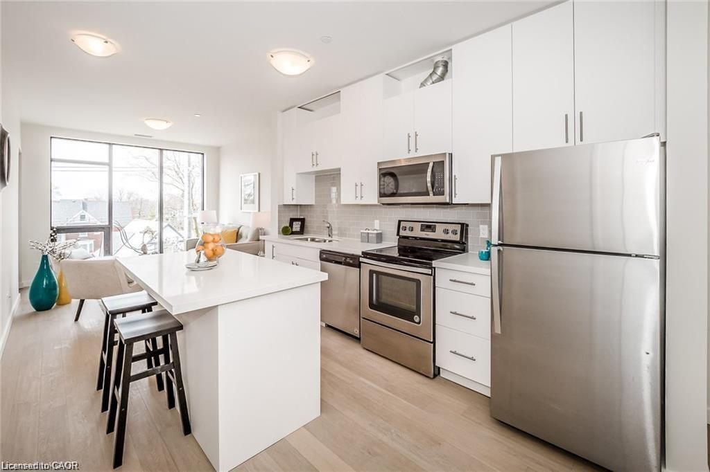 403-690 King Street W Property Photo 6