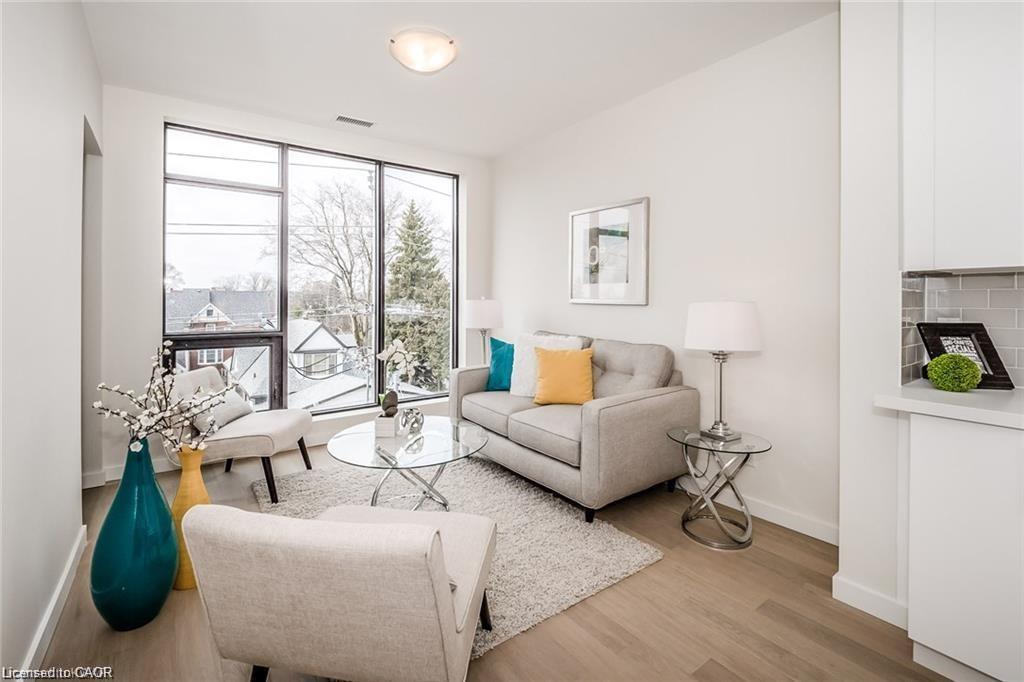 403-690 King Street W Property Photo 7