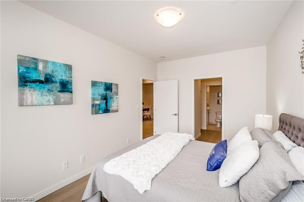 403-690 King Street W Property Photo 10