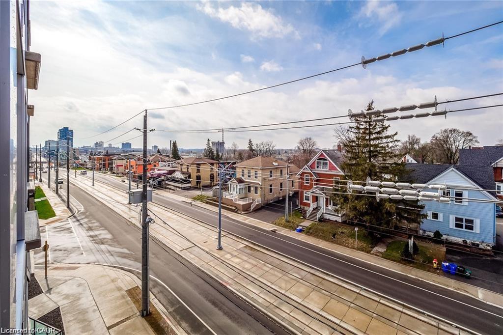 403-690 King Street W Property Photo 14