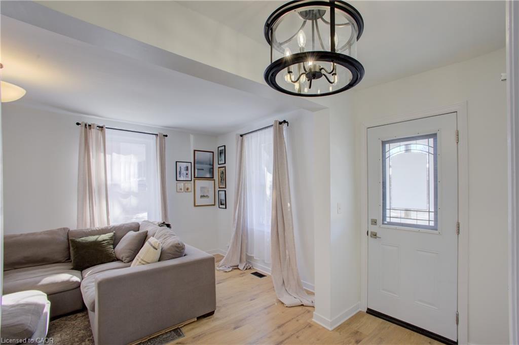 101 John Street E Property Photo 4
