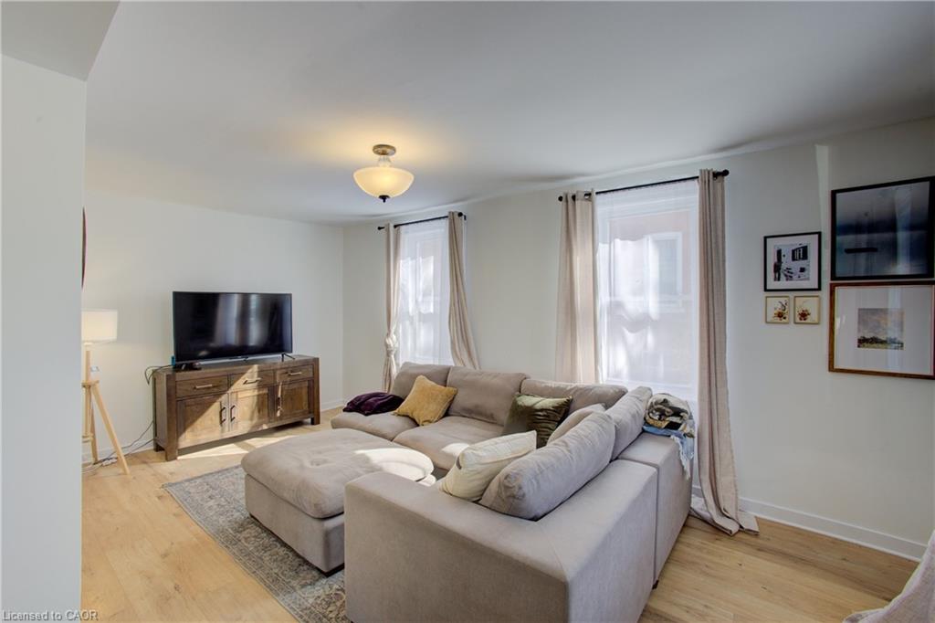 101 John Street E Property Photo 6