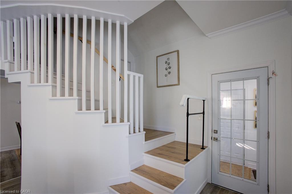 101 John Street E Property Photo 17