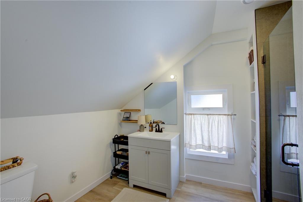 101 John Street E Property Photo 24
