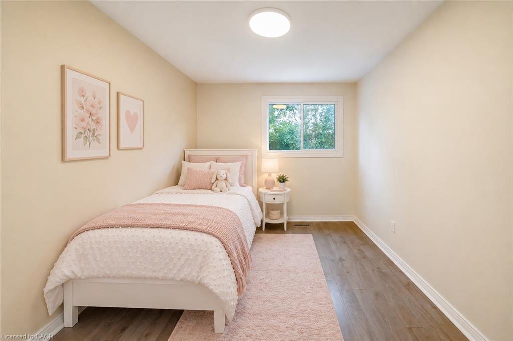 1254 Napier Crescent Property Photo 13