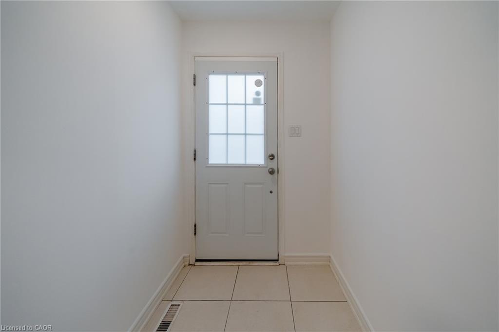 1254 Napier Crescent Property Photo 17