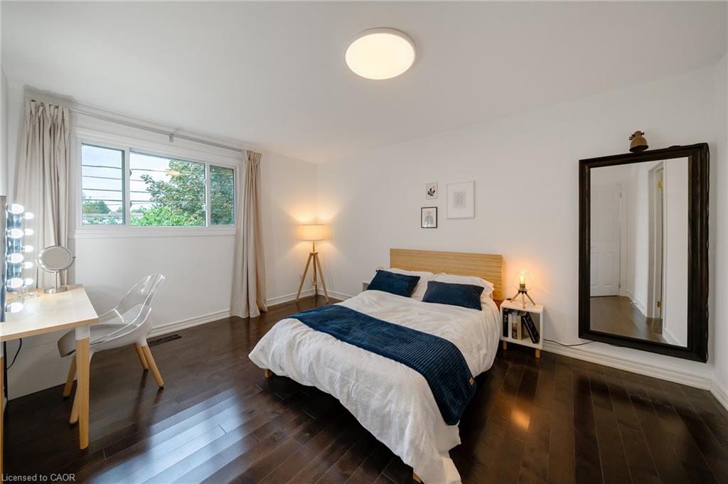 1254 Napier Crescent Property Photo 19
