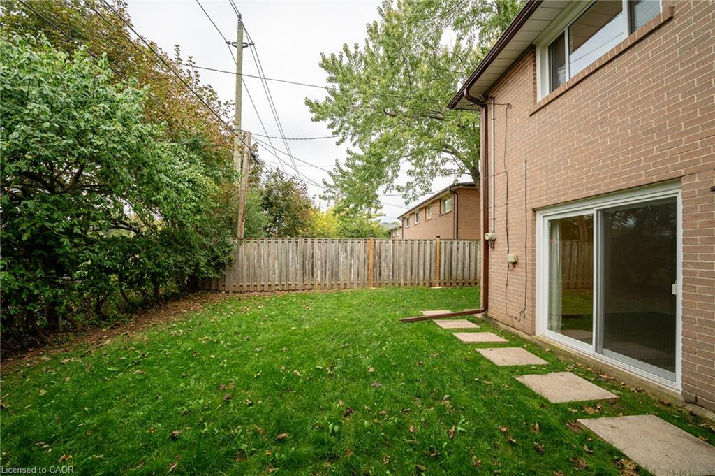 1254 Napier Crescent Property Photo 23