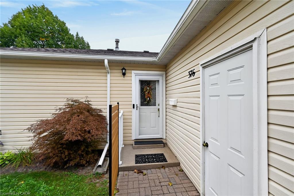 376 Silverbirch Boulevard Property Photo 3