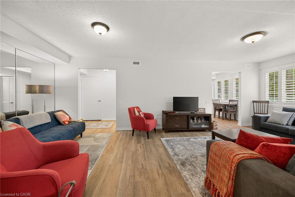 376 Silverbirch Boulevard Property Photo 12