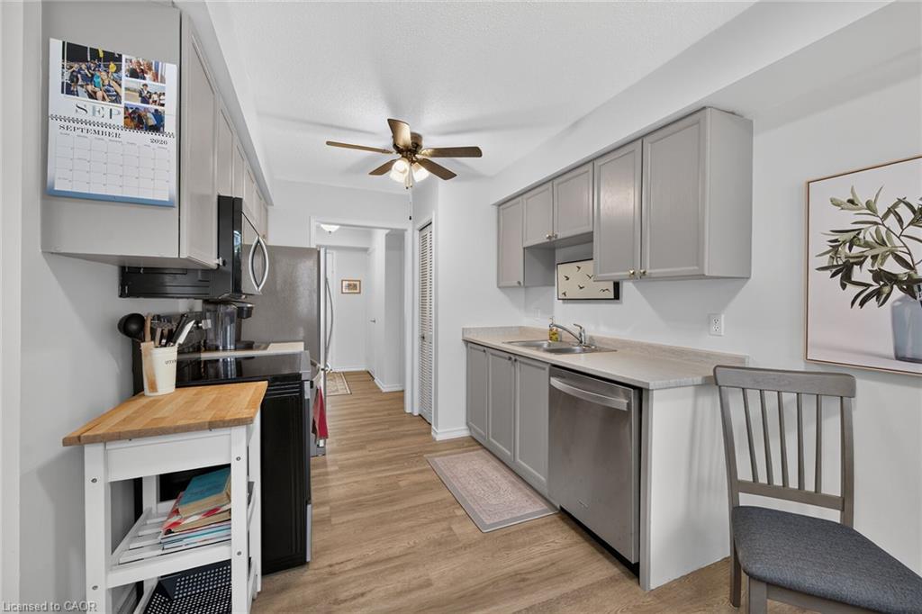 376 Silverbirch Boulevard Property Photo 14