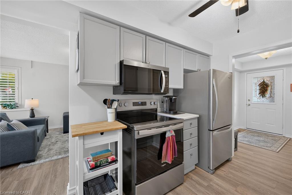 376 Silverbirch Boulevard Property Photo 16