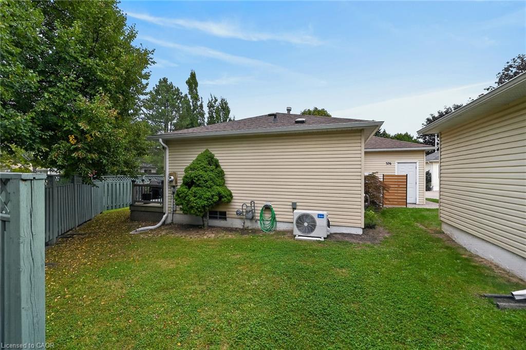376 Silverbirch Boulevard Property Photo 40