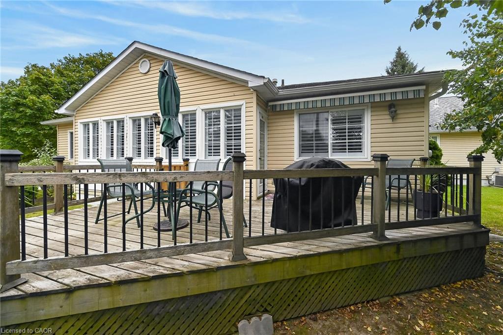 376 Silverbirch Boulevard Property Photo 41