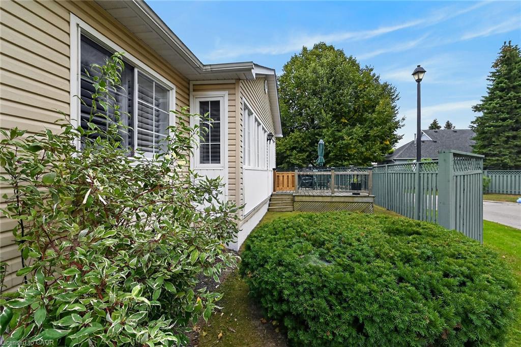 376 Silverbirch Boulevard Property Photo 44