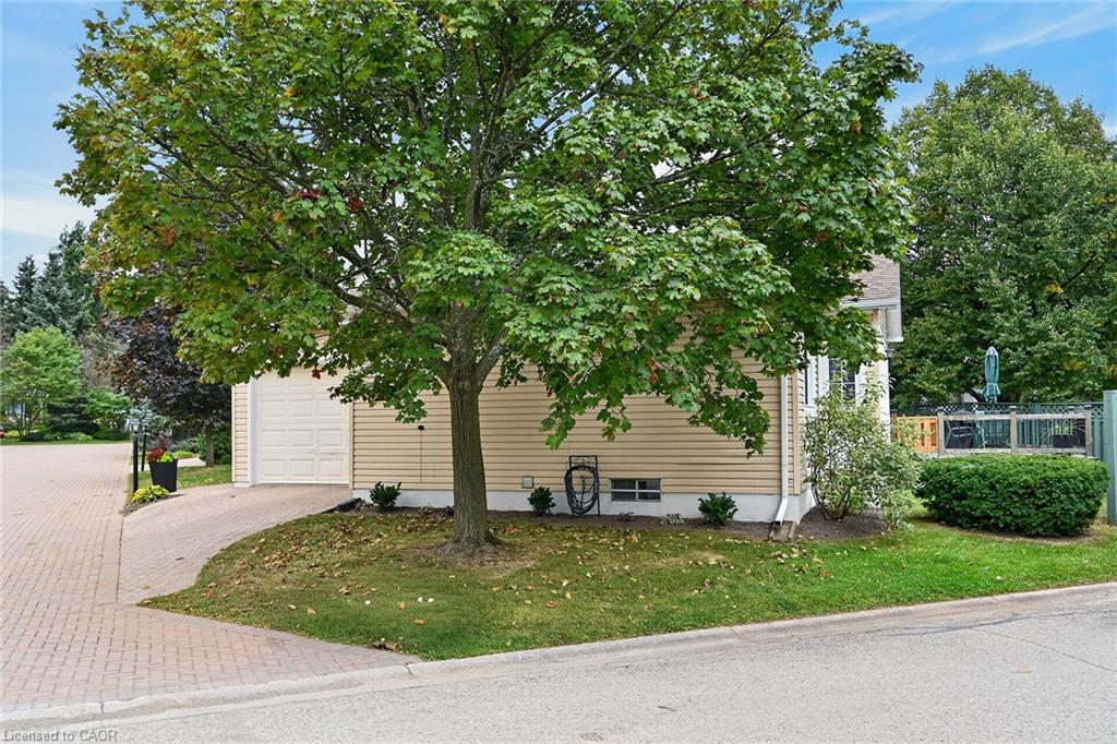 376 Silverbirch Boulevard Property Photo 45