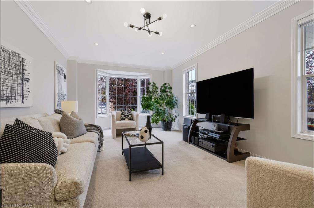 1630 Cartwright Crescent Property Photo 7