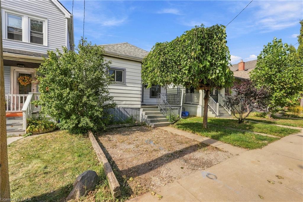 77 Province Street N Property Photo 3