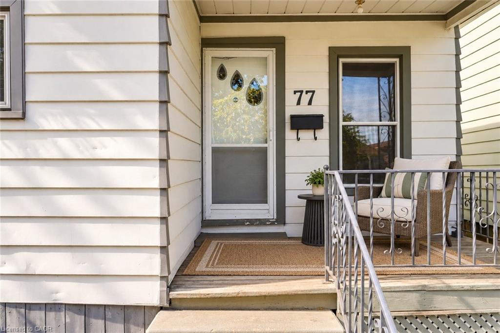 77 Province Street N Property Photo 4