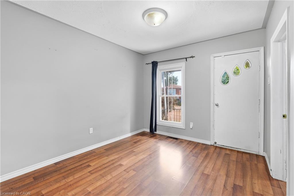 77 Province Street N Property Photo 5