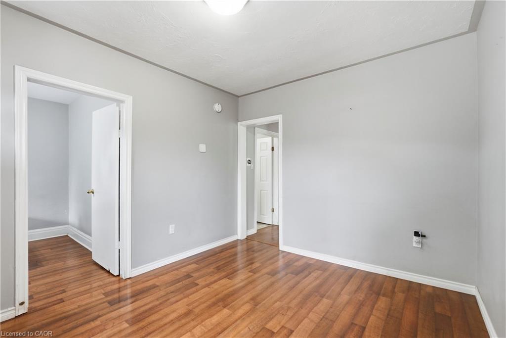 77 Province Street N Property Photo 8