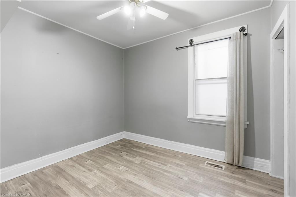 77 Province Street N Property Photo 10