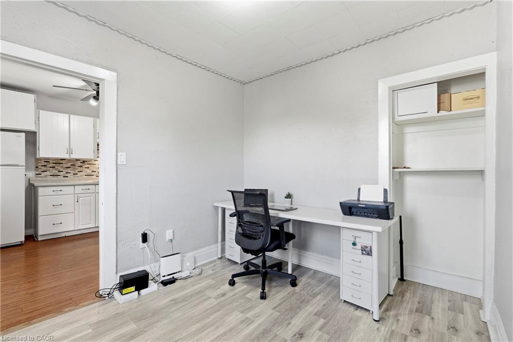 77 Province Street N Property Photo 17