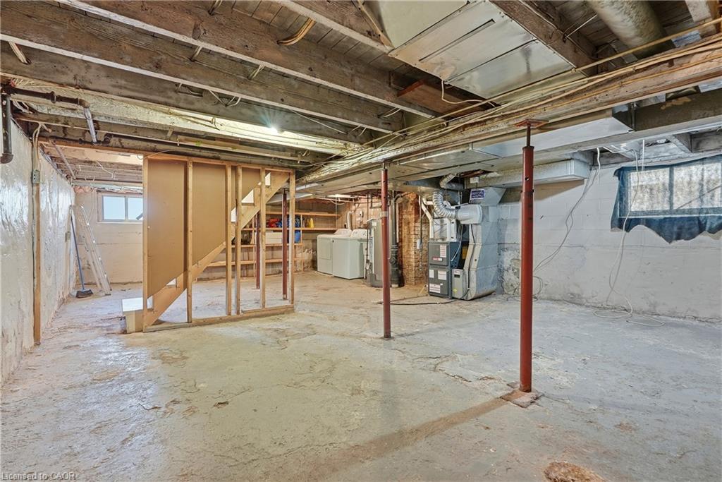 77 Province Street N Property Photo 21