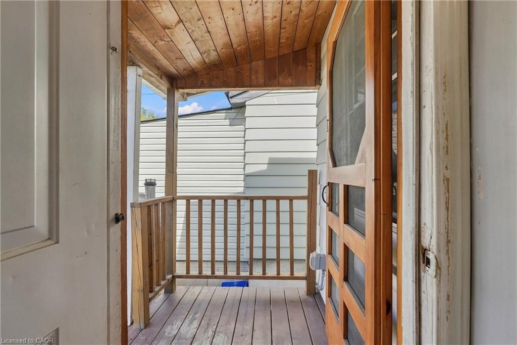 77 Province Street N Property Photo 22