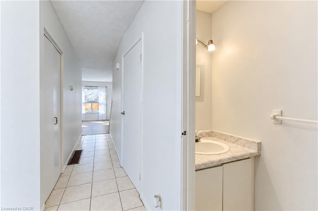 9-1093 Nellis Street Property Photo 3