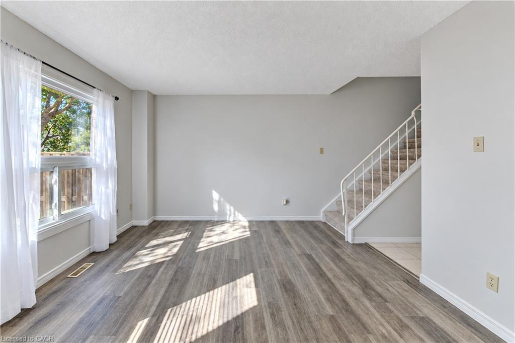 9-1093 Nellis Street Property Photo 12