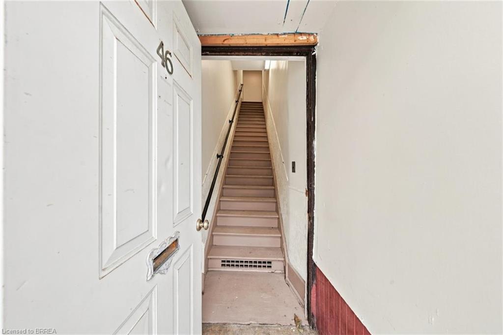 46 Grand River Street N Property Photo 4