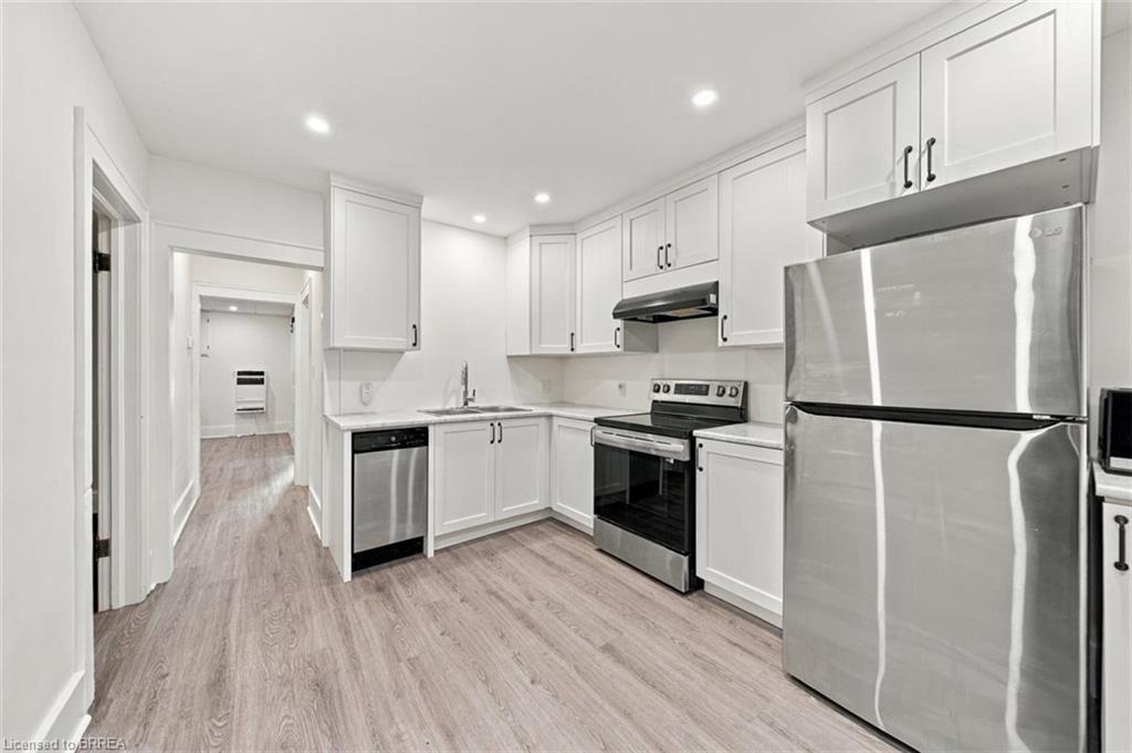46 Grand River Street N Property Photo 9