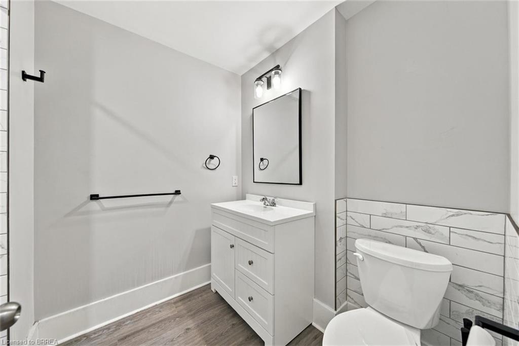 46 Grand River Street N Property Photo 14