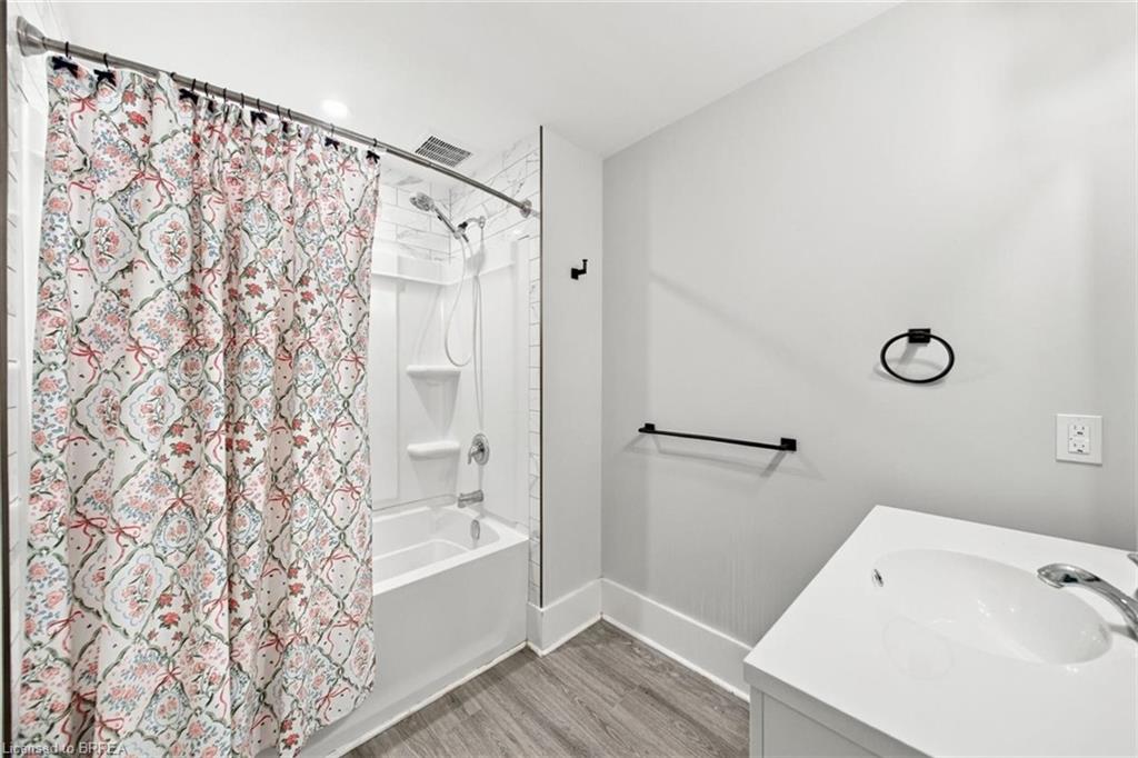 46 Grand River Street N Property Photo 15