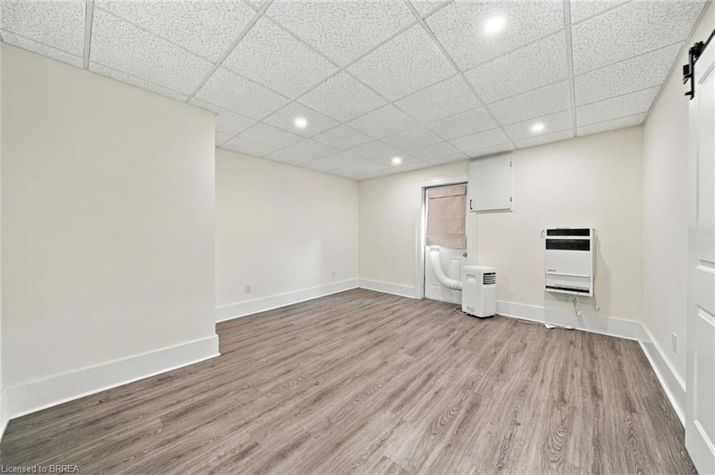 46 Grand River Street N Property Photo 16