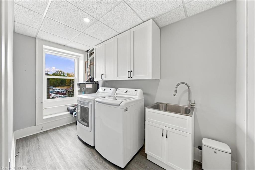 46 Grand River Street N Property Photo 20