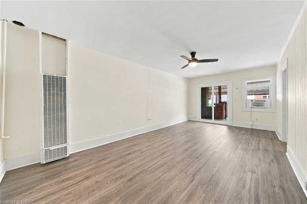46 Grand River Street N Property Photo 22