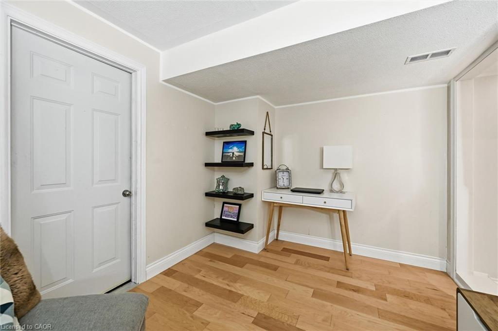 5474 Schueller Crescent Property Photo 37