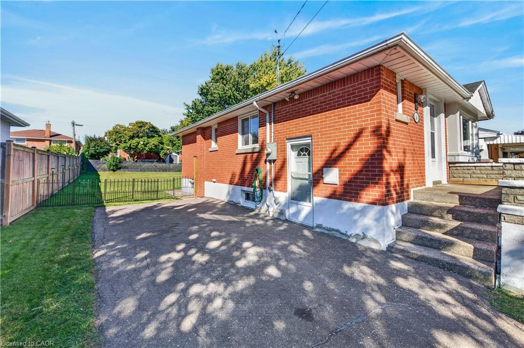 16 Nottingham Avenue Property Photo 33