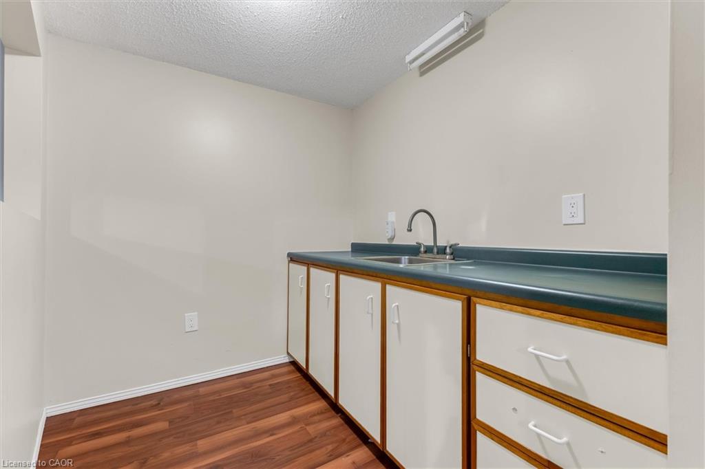 261 Limeridge Road W Property Photo 22