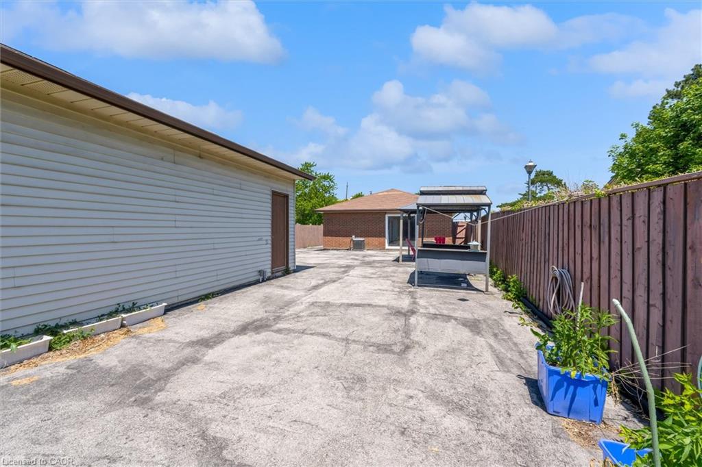 261 Limeridge Road W Property Photo 33
