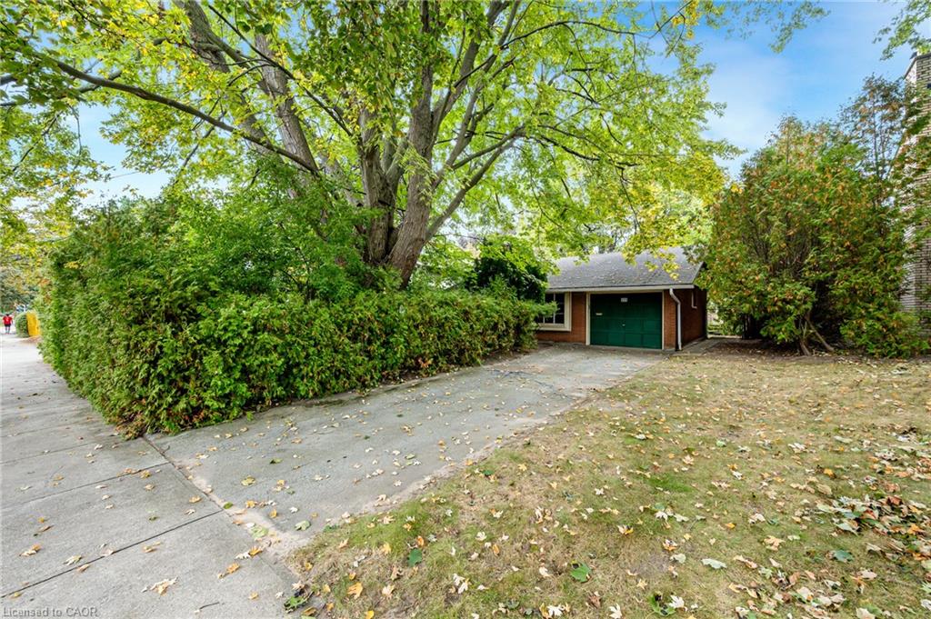 326 Walkers Line Property Photo 2