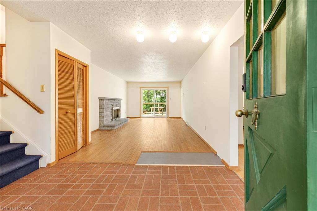 326 Walkers Line Property Photo 4