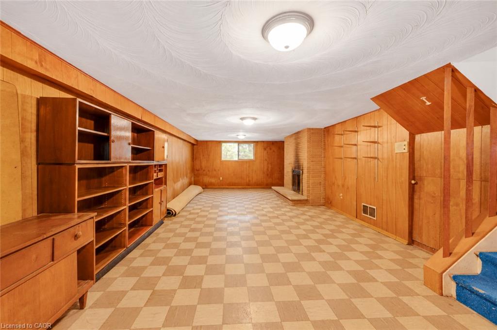 326 Walkers Line Property Photo 13