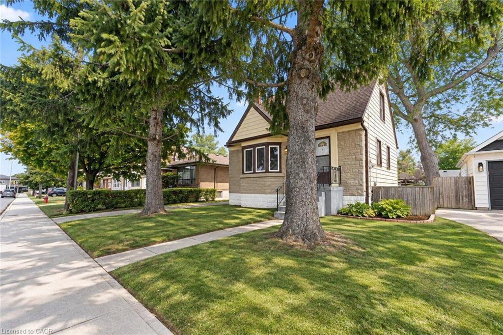 269 Queensdale Avenue E Property Photo 3