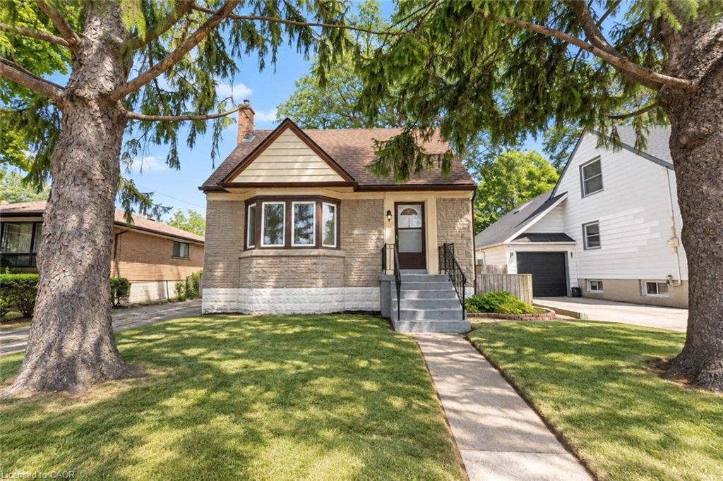 269 Queensdale Avenue E Property Photo 5