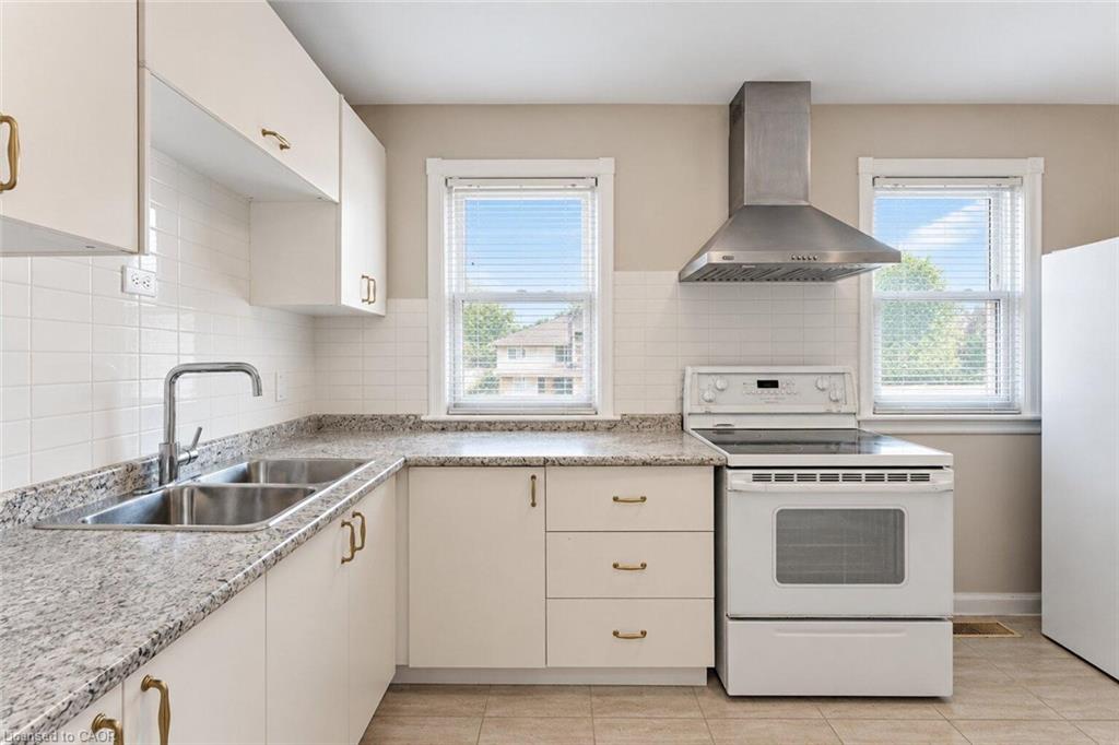 269 Queensdale Avenue E Property Photo 15