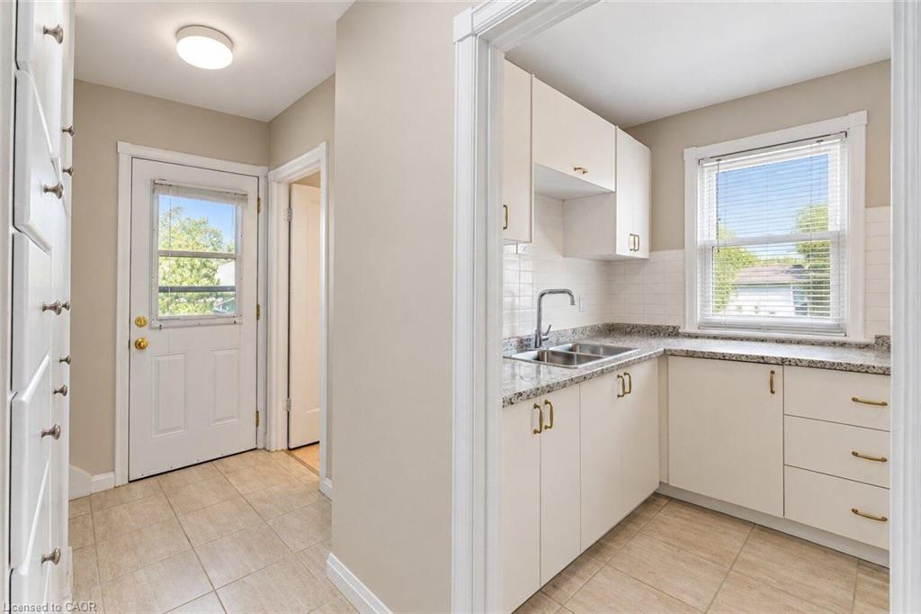 269 Queensdale Avenue E Property Photo 18