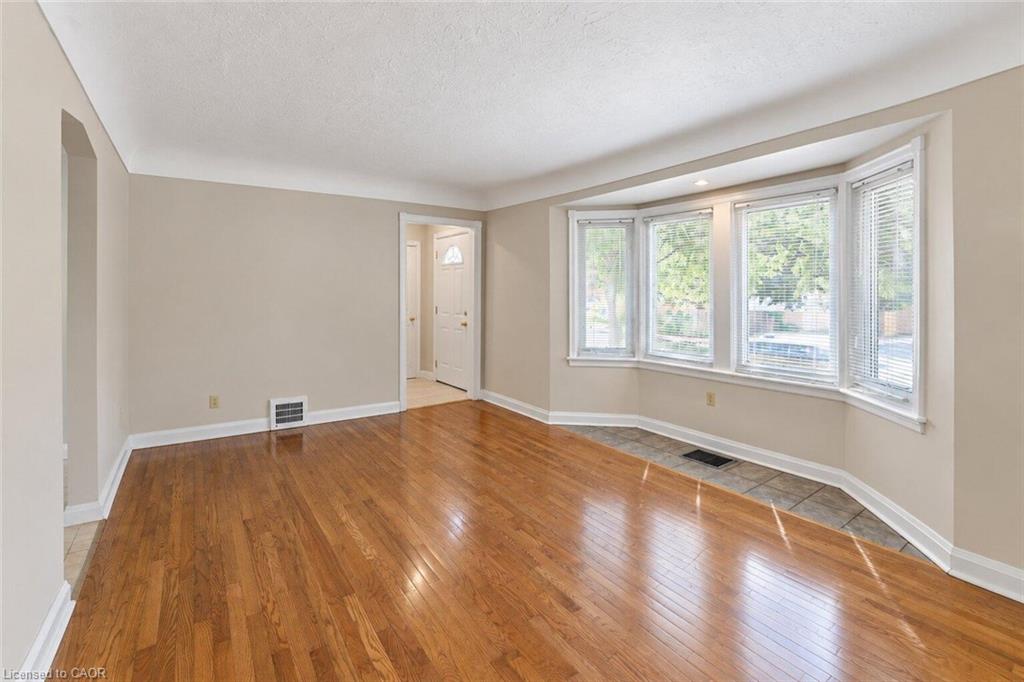 269 Queensdale Avenue E Property Photo 25